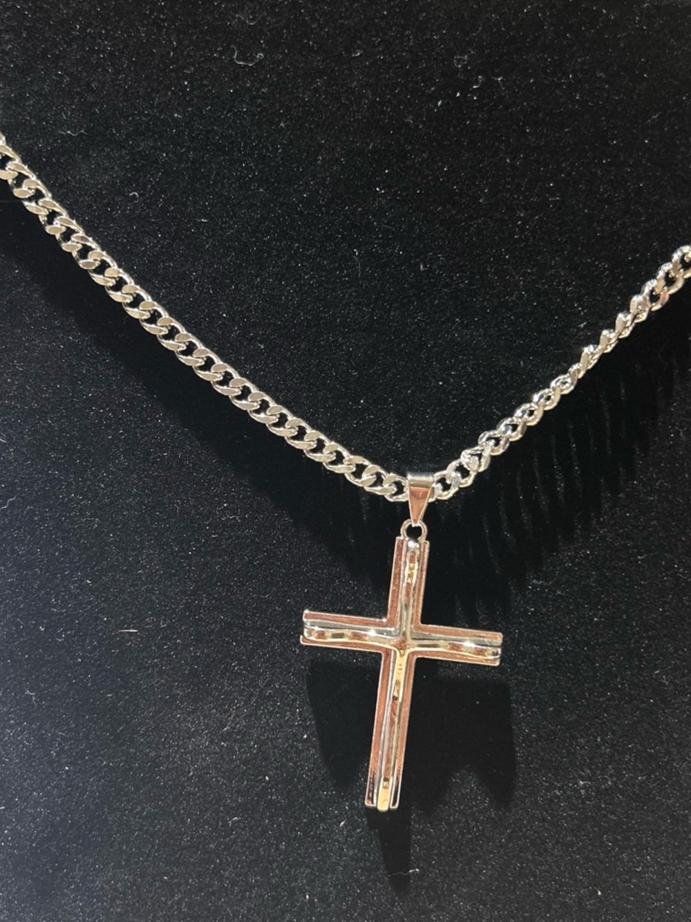 Silver colored Cross Pendant Necklace - unisex Jewelry. No markings for material